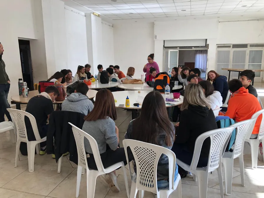 Jóvenes en Mesa de Estudio